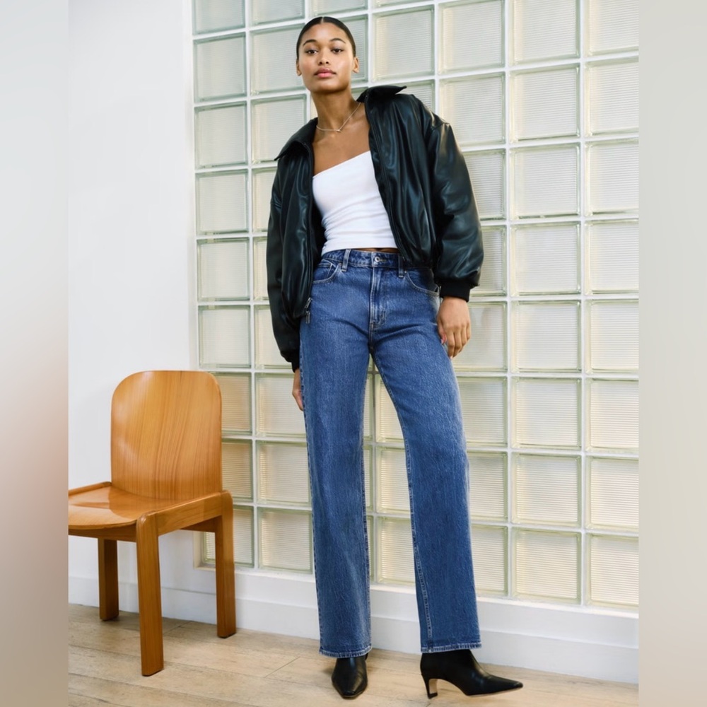 Abercrombie Curve Love High Rise 90s Relaxed Jean | Medium Marble | 26 Long